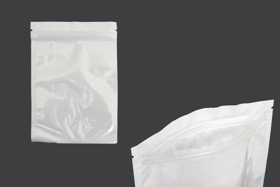 Σακουλάκια πλαστικά 150x220 mm με κλείσιμο zip, λευκή πίσω όψη και διάφανο μπροστά - 100 τμχ Σακουλάκια πλαστικά 150x220 mm με κλείσιμο zip, λευκή πίσω όψη και διάφανο μπροστά - 100 τμχ