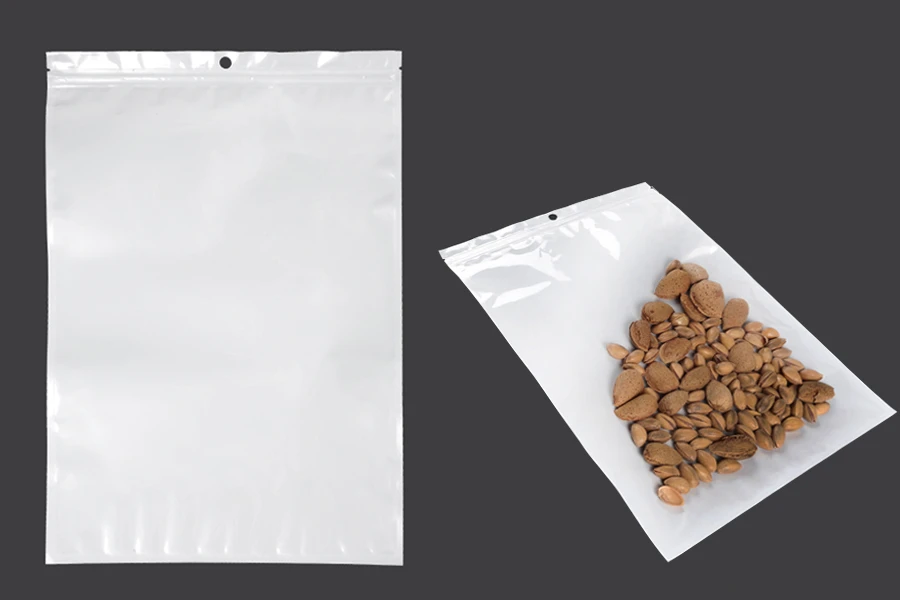Bustine in plastica con chiusura a zip 260x340 mm, retro bianco e fronte trasparente, con foro e possibilità di chiusura con termosaldatura - 100 pz