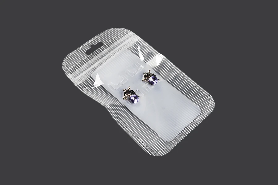 Σακουλάκια πλαστικά με κλείσιμο zip 105x150 mm ριγέ, διάφανα μπρος πίσω και τρύπα eurohole - 100 τμχ