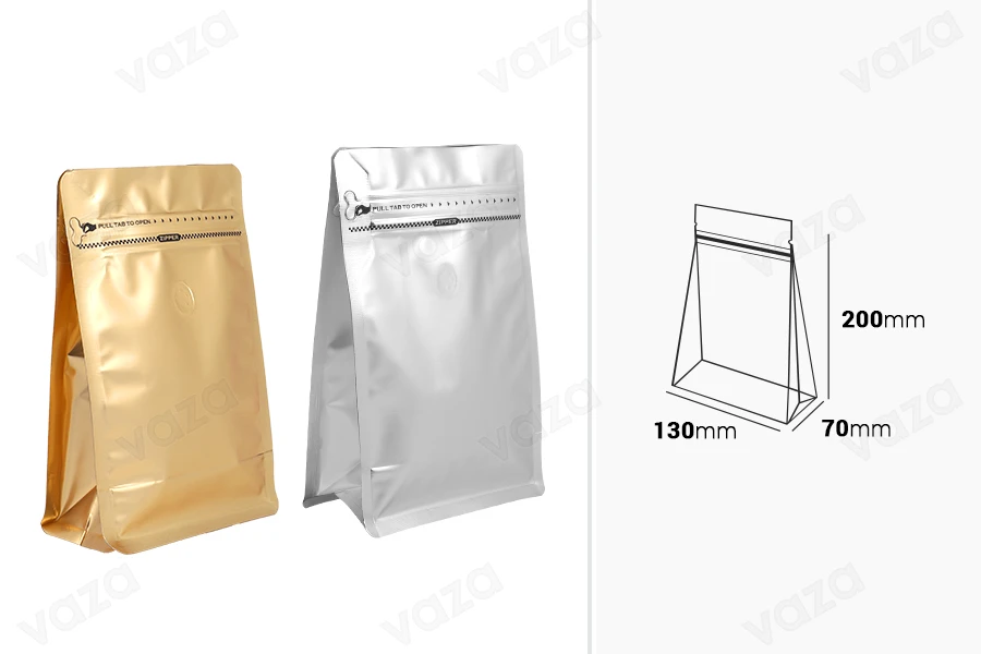 Qese alumini tip Doy Pack 130x70x200 mm, me valvul, mbyllje me ngjitje termike, hapje me shirit sigurie dhe përdorim të zip-it – 25 copë. Qese alumini tip Doy Pack 130x70x200 mm, me valvul, mbyllje me ngjitje termike, hapje me shirit sigurie dhe përdorim të zip-it – 25 copë.-imazh_dimensione