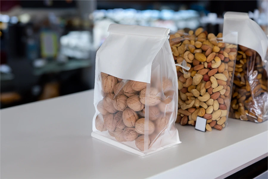 Bags with transparency 175x110x280 mm and wire for closure (tin-tie) Bags with transparency 175x110x280 mm and wire for closure (tin-tie)