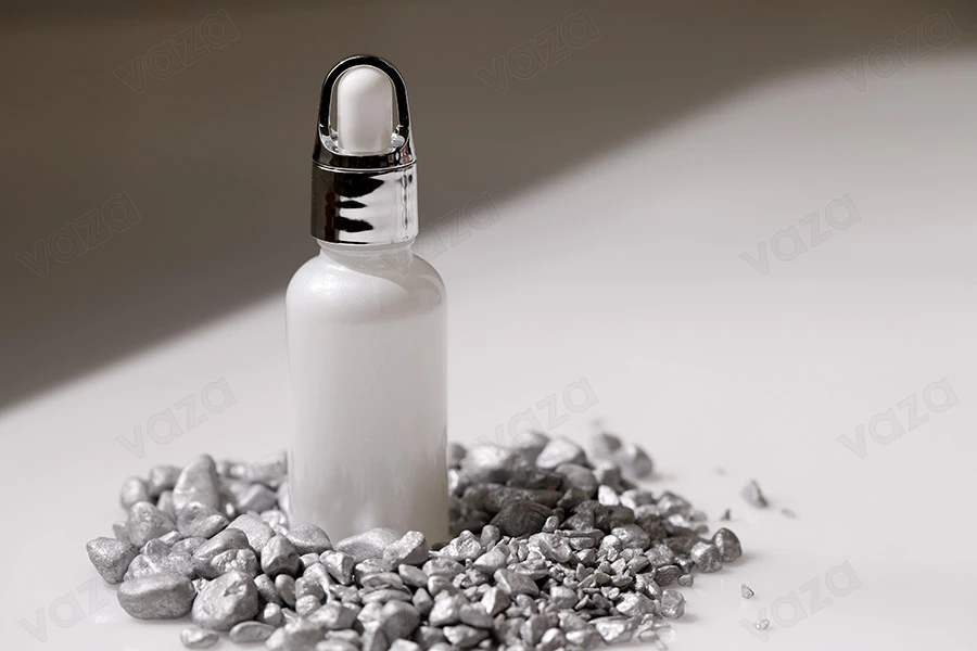 Flacon en verre pour huiles essentielles de 30 ml blanc nacré avec bouche PP18 Flacon en verre pour huiles essentielles de 30 ml blanc nacré avec bouche PP18-photo_groupe