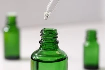 15ml green glass bottle for essential oils with PP18 mouth