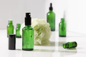 Γυάλινο μπουκαλάκι για αιθέρια έλαια 15 ml πράσινο με στόμιο PP18-3