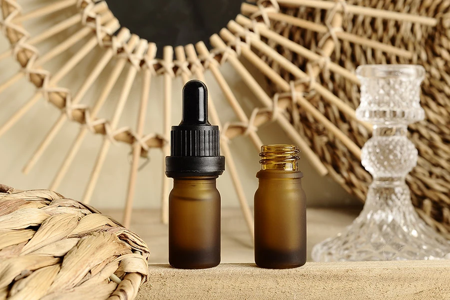 Γυάλινο μπουκαλάκι 5 ml για αιθέρια έλαια με στόμιο PP18 σε ανοιχτό καραμελέ ματ χρώμα Γυάλινο μπουκαλάκι 5 ml για αιθέρια έλαια με στόμιο PP18 σε ανοιχτό καραμελέ ματ χρώμα