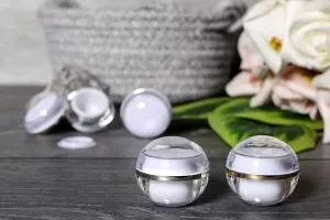 Petit pot rond de luxe de 5ml en acrylique avec joint intérieur sur le couvercle et plastique sur le pot - 12 pcs-3