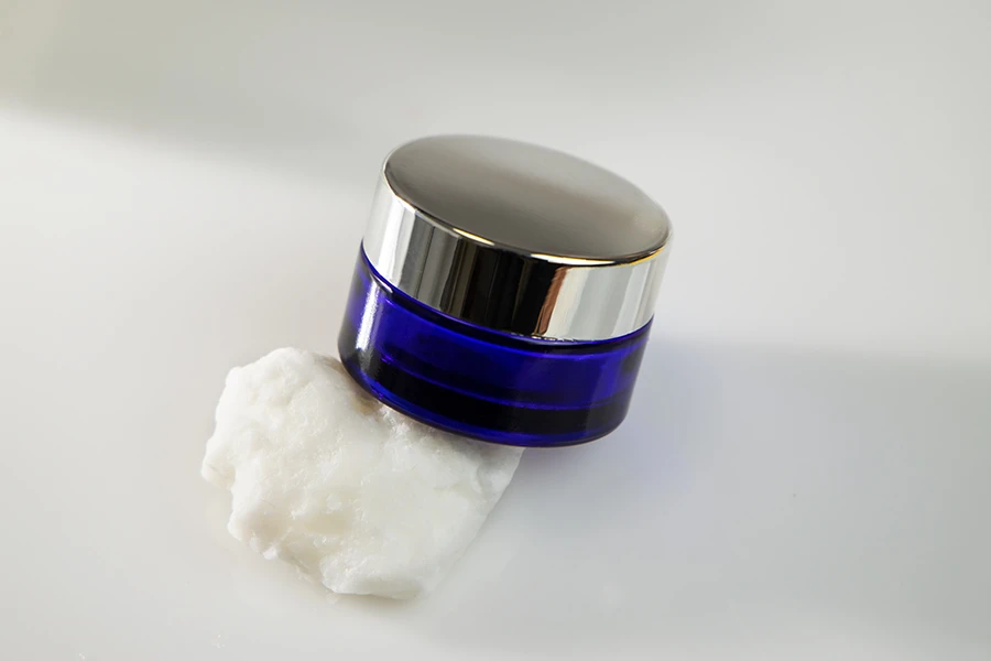 Βαζάκι γυάλινο 50 ml μπλε με πλαστικό παρέμβυσμα στο βάζο και εσωτερικό στο καπάκι Βαζάκι γυάλινο 50 ml μπλε με πλαστικό παρέμβυσμα στο βάζο και εσωτερικό στο καπάκι