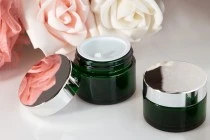 20ml green glass jar with sealing disc and EPE liner inserted in the cap 20ml green glass jar with sealing disc and EPE liner inserted in the cap
