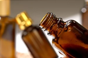 10ml oval shaped amber glass bottle for essential oils with PP18 finish-6