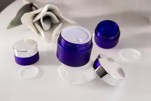 Blue frosted 20ml glass jar with sealing disc and EPE liner inserted in the cap-5