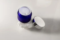 Blue frosted 20ml glass jar with sealing disc and EPE liner inserted in the cap Blue frosted 20ml glass jar with sealing disc and EPE liner inserted in the cap