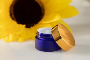Blue frosted 20ml glass jar with sealing disc and EPE liner inserted in the cap-7