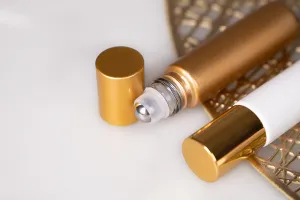 Flacon de sablage en verre Roll-on de 10 ml avec boule en verre en différentes couleurs-6