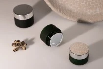 Green frosted 20ml glass jar with sealing disc and EPE liner inserted in the cap Green frosted 20ml glass jar with sealing disc and EPE liner inserted in the cap