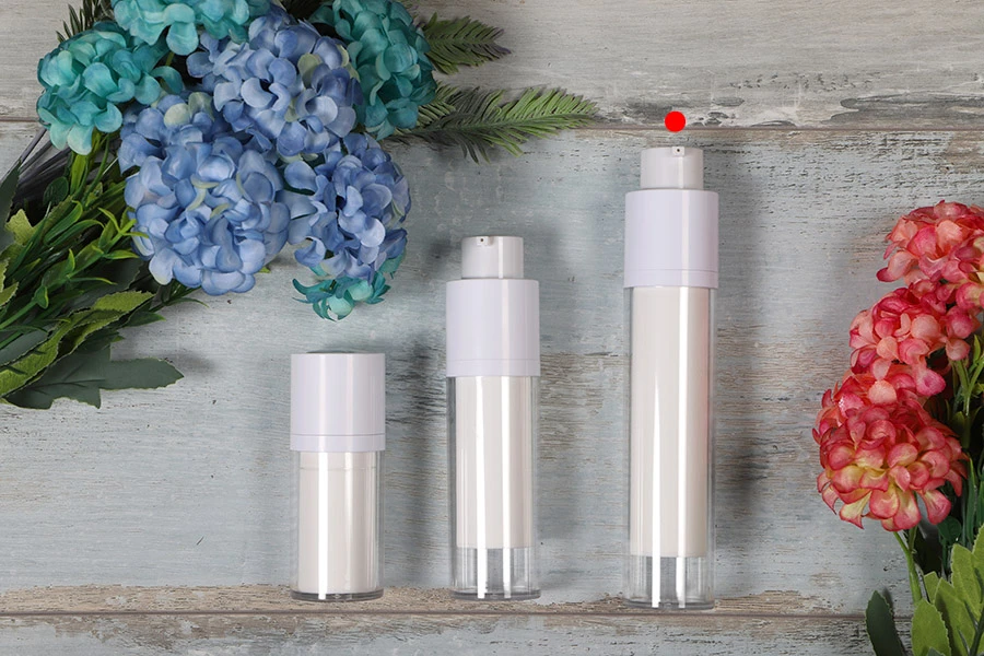 Bottiglia airless da 50 ml per crema in plastica con custodia esterna in acrilico Bottiglia airless da 50 ml per crema in plastica con custodia esterna in acrilico