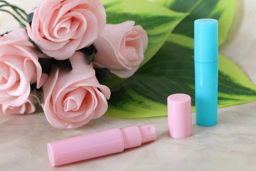 Bottiglietta (tester) 2 ml con spray e tappo Bottiglietta (tester) 2 ml con spray e tappo