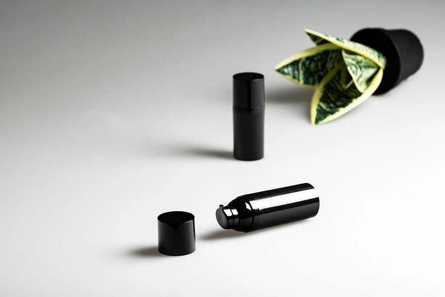 Μπουκαλάκι airless 30 ml (PET) με αντλία κρέμας σε μαύρο χρώμα - 12 τμχ