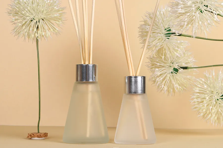 Glass bottle 30 ml in conical shape suitable for reed diffuser Glass bottle 30 ml in conical shape suitable for reed diffuser