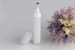 Acrylic bottle 20 ml for cosmetic use in white iridescent color with roll-on and cap-3