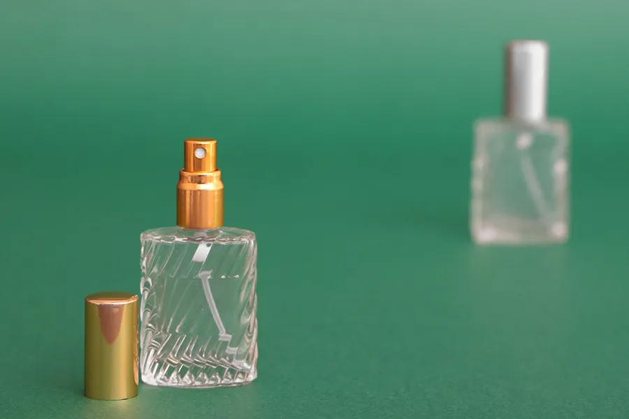 Μπουκαλάκι αρωμάτων 15 ml γυάλινο με σπρέι και καπάκι Μπουκαλάκι αρωμάτων 15 ml γυάλινο με σπρέι και καπάκι