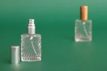 Μπουκαλάκι αρωμάτων 15 ml γυάλινο με σπρέι και καπάκι Μπουκαλάκι αρωμάτων 15 ml γυάλινο με σπρέι και καπάκι