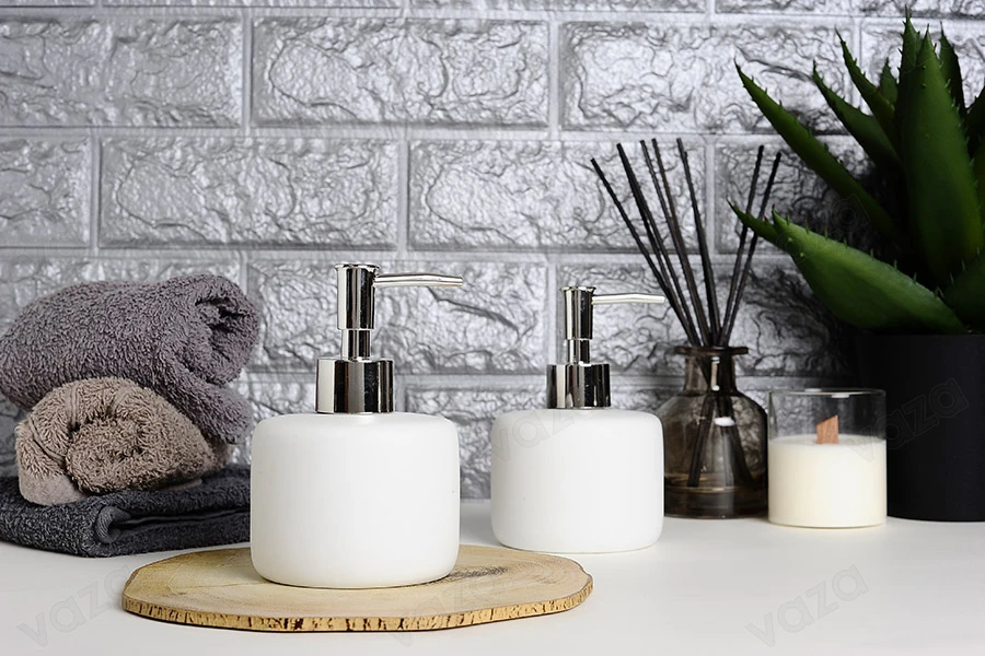 Bouteille en céramique pour savon crème 300 ml Bouteille en céramique pour savon crème 300 ml-εικόνα_σύνθεση