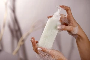 Bouteille carrée semi-transparente en plastique de 300 ml 28/410-5