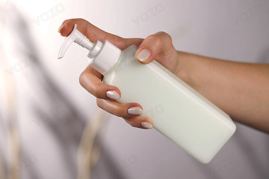 Μπουκάλι πλαστικό τετράγωνο 300ml ημιδιάφανο με στόμιο 28/410-εικόνα_σύνθεση
