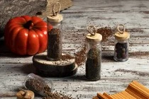 60ml round glass jar with wooden lid and rope loop handle on the lid in size 83x45mm 60ml round glass jar with wooden lid and rope loop handle on the lid in size 83x45mm