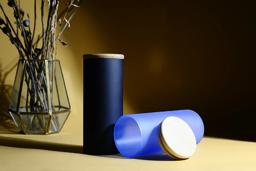 Βαζάκι γυάλινο 65x150 mm με ξύλινο καπάκι σε διάφορα ματ χρώματα