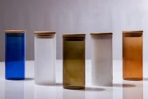 Βαζάκι γυάλινο 65x150 mm με ξύλινο καπάκι σε διάφορα χρώματα