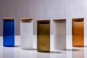 Bocal en verre 65x150 mm avec couvercle en bois de différentes couleurs-6