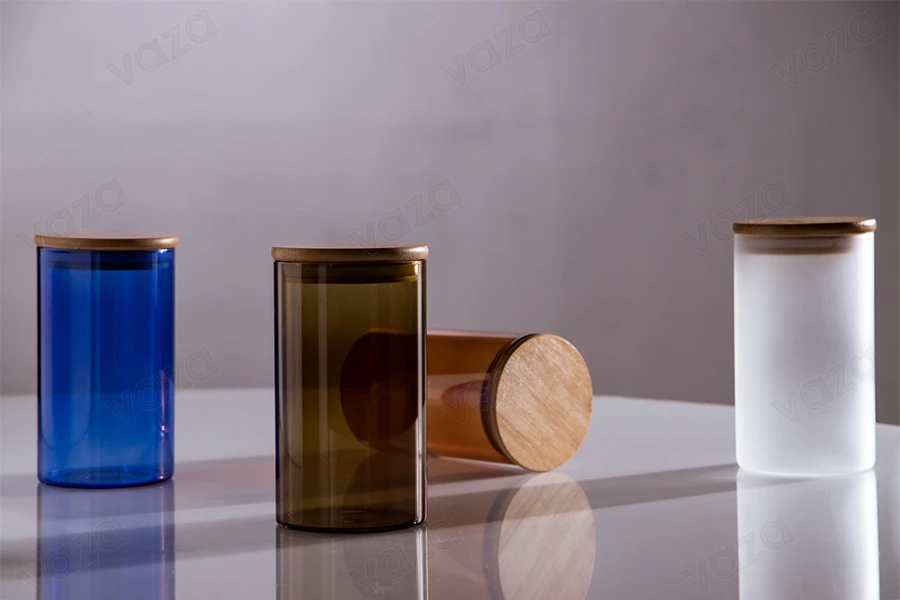 Βαζάκι γυάλινο 85x150 mm με ξύλινο καπάκι και λάστιχο-εικόνα_σύνθεση