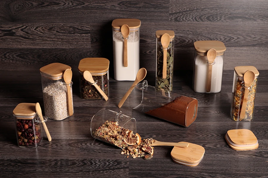 250ml Glasbehälter quadratisch 60x100 mm mit Löffel und Holzdeckel 250ml Glasbehälter quadratisch 60x100 mm mit Löffel und Holzdeckel