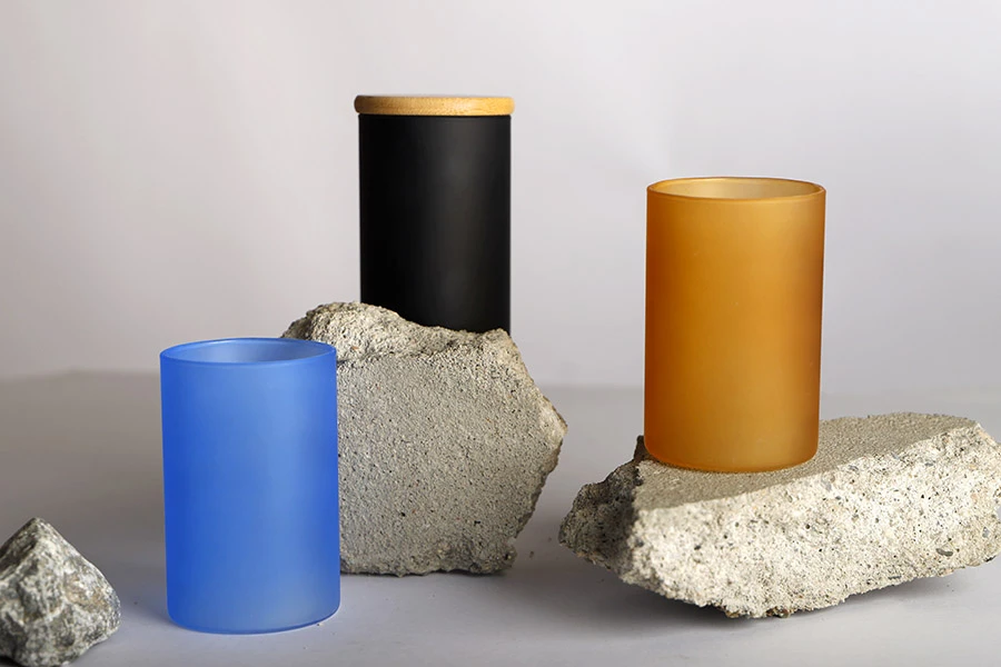 Glass jar with rubber sealed wooden lid in different matte colors, in size 65x100 mm