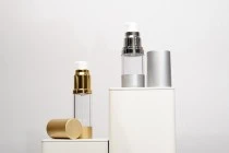 Μπουκάλι airless για κρέμα 15 ml με ακρυλικό διάφανο σώμα και πλαστικό ασημί ματ καπάκι