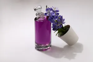 Tilted 200ml glass bottle-3