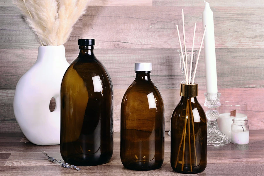 Bottiglia farmaceutica in vetro ambrato da 500 ml per profumi ed oli essenziali.