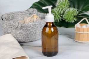 Bottiglia di vetro da 250 ml, colore ambra, con pompetta in plastica.-5