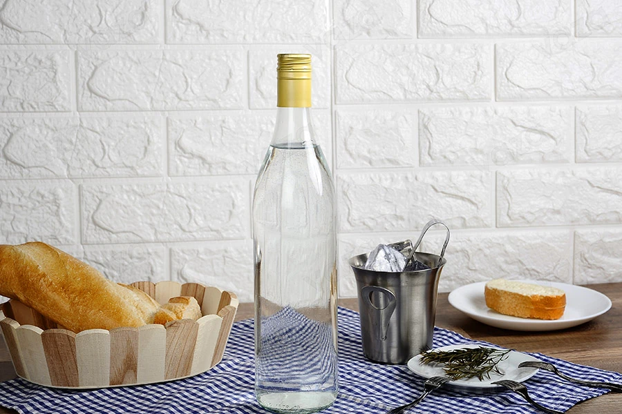 Μπουκάλι γυάλινο διάφανο 700 ml (PP 28) για ούζο Μπουκάλι γυάλινο διάφανο 700 ml (PP 28) για ούζο-εικόνα_σύνθεση