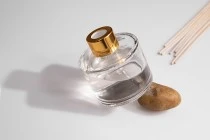 Bottiglia di vetro cilindrica da 100 ml, adatta per profumatori d'ambiente. Bottiglia di vetro cilindrica da 100 ml, adatta per profumatori d'ambiente.