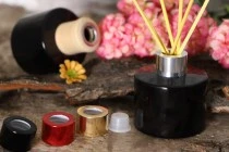 Φιάλη γυάλινη κυλινδρική 100 ml σε μαύρο χρώμα κατάλληλη για αρωματικό χώρου Φιάλη γυάλινη κυλινδρική 100 ml σε μαύρο χρώμα κατάλληλη για αρωματικό χώρου