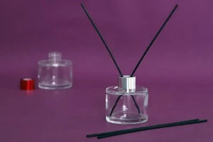 Cylindrical 100ml glass diffuser bottle with PP28 finish-8