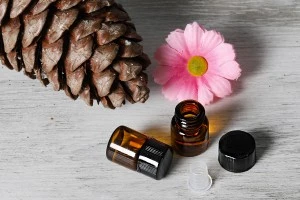 Γυάλινο μπουκαλάκι μινιατούρα 2 ml, καραμελέ 16x22 με μαύρο καπάκι και πλαστική τάπα-3