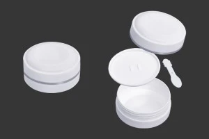 Βάζο 100 ml πλαστικό (PP) σε λευκό χρώμα με καπάκι, κουταλάκι και πλαστικό παρέμβυσμα - 12 τμχ-1