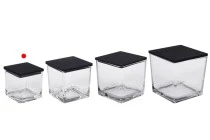 Γυάλινο διακοσμητικό τετράγωνο βάζο 130 ml 60x60x60 mm με ξύλινο καπάκι για κερί Γυάλινο διακοσμητικό τετράγωνο βάζο 130 ml 60x60x60 mm με ξύλινο καπάκι για κερί