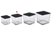 Γυάλινο διακοσμητικό τετράγωνο βάζο 320 ml 80x80x80 mm με ξύλινο καπάκι για κερί Γυάλινο διακοσμητικό τετράγωνο βάζο 320 ml 80x80x80 mm με ξύλινο καπάκι για κερί