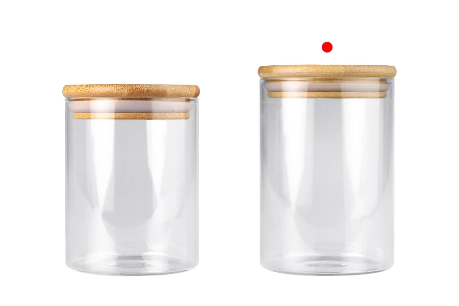 Glass jar 550 ml in cylindrical shape with wooden cap and rubber Glass jar 550 ml in cylindrical shape with wooden cap and rubber