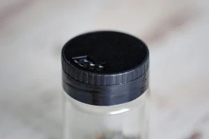 Μικρό κλασικό βαζo για μπαχαρικά 156 ml με καπάκι με οπές και κόσκινο *-6