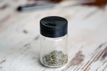 Μικρό κλασικό βαζo για μπαχαρικά 156 ml με καπάκι με οπές και κόσκινο *